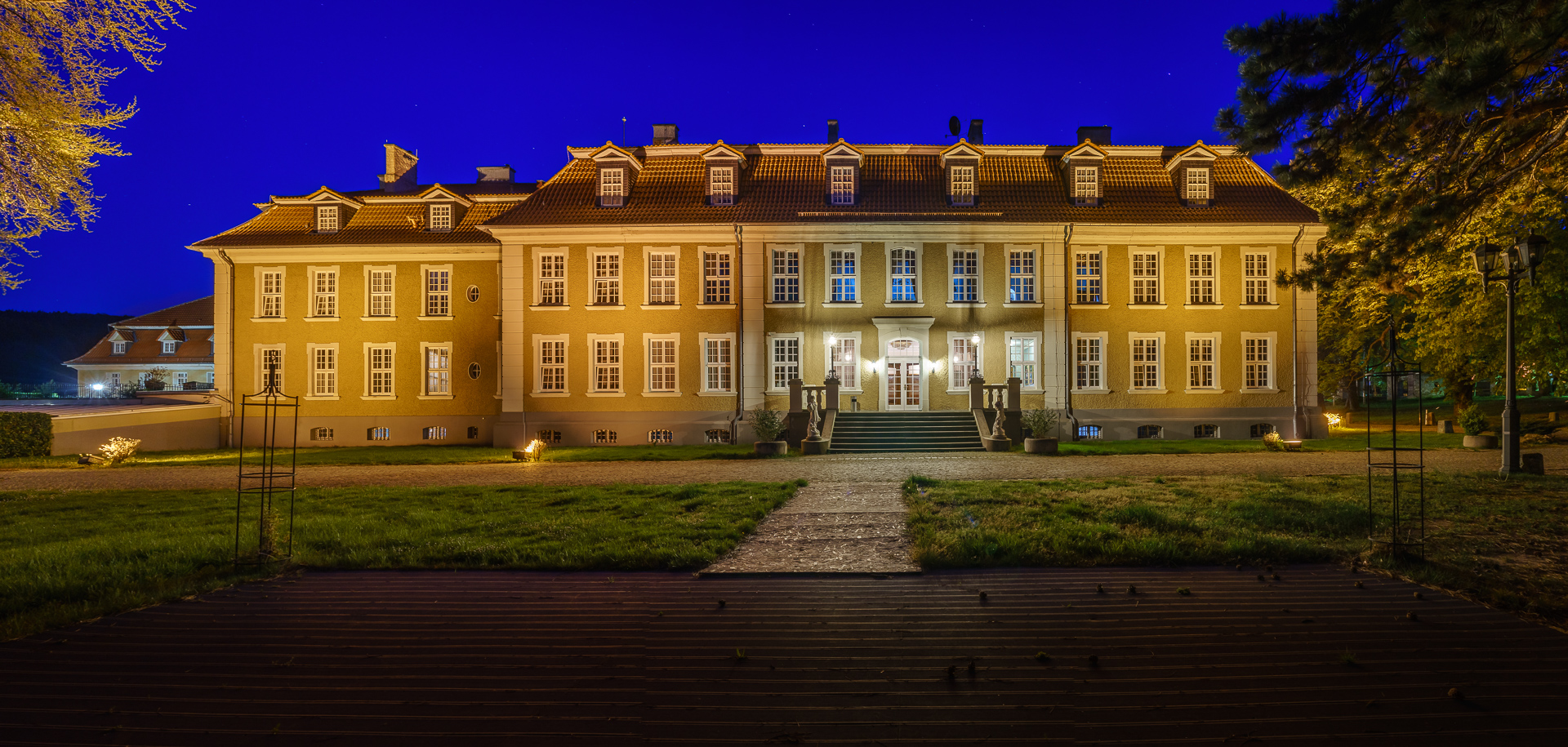 Schloss Meisdorf - (Gartenseite)