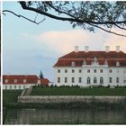 Schloss Meseberg mit Weinberg
