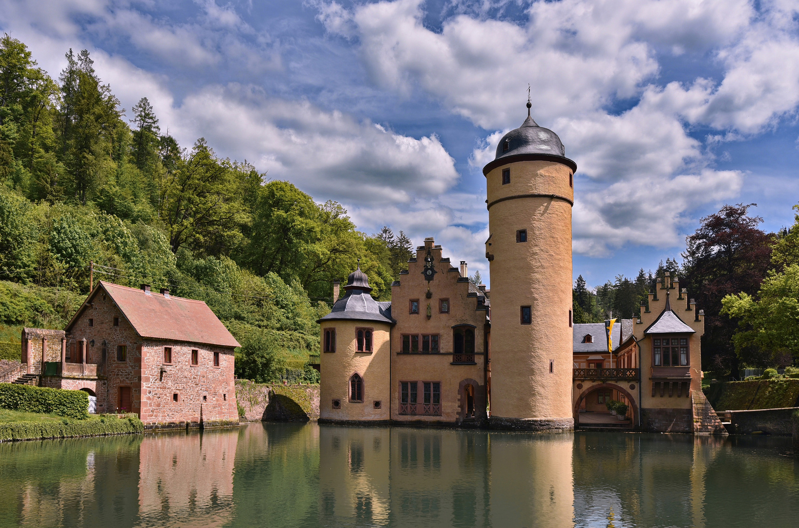 Schloss Mespelbrunn 01