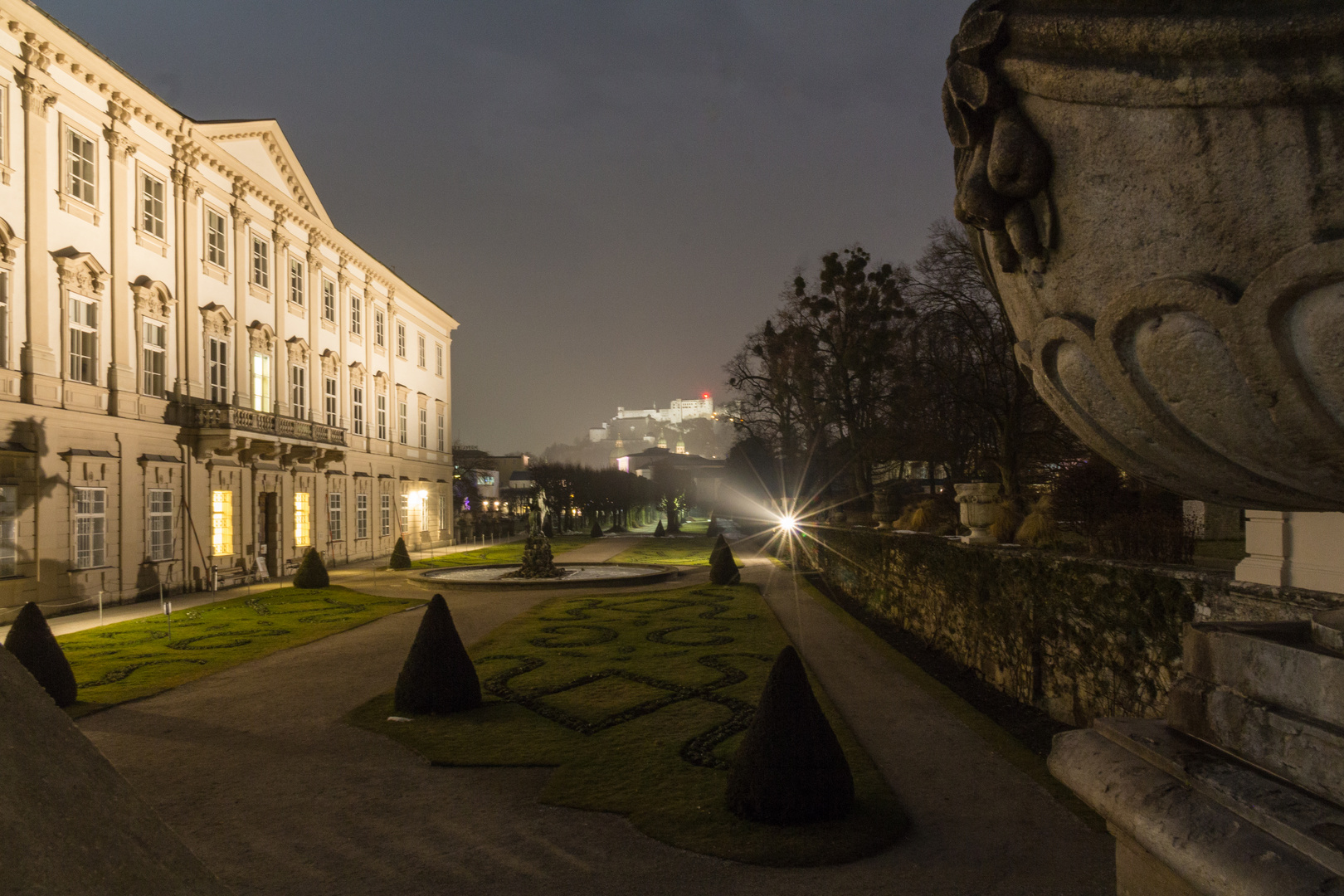 Schloß Mirabell, Mirabellpark und Festung Hohensalzburg bei Nacht