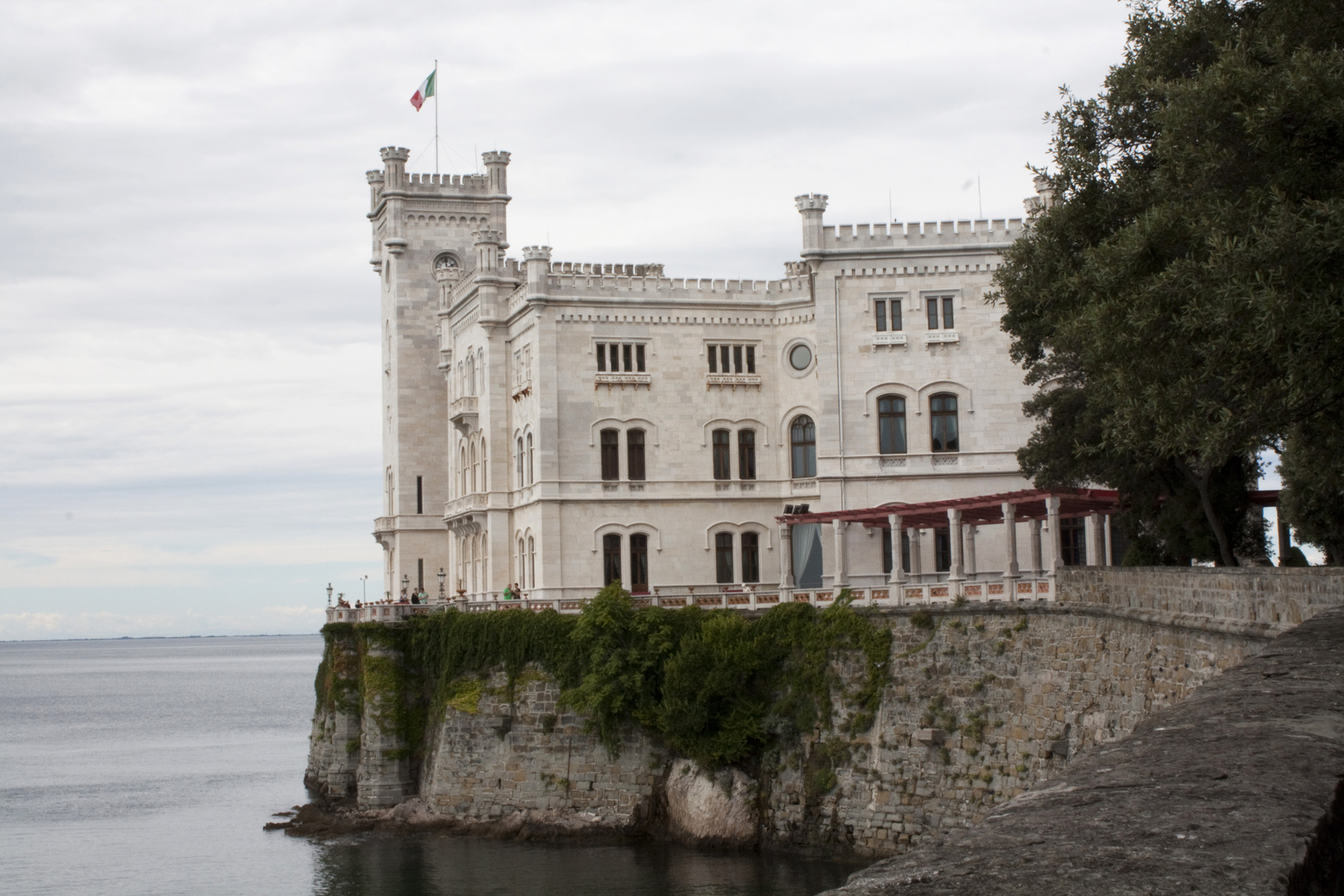 schloss miramare bei triest