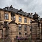 Schloss mit Figuren