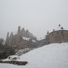 Schloss mit Hexenturm im Winter