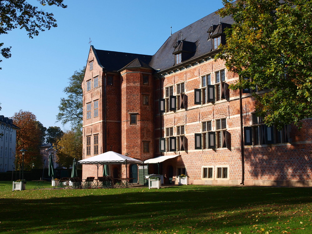 Schloss mit Restaurantgarten