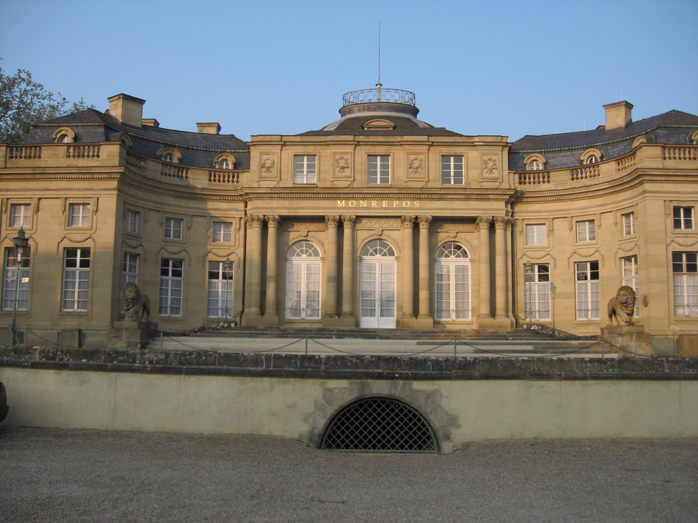 Schloß Mon Repos im Morgentau