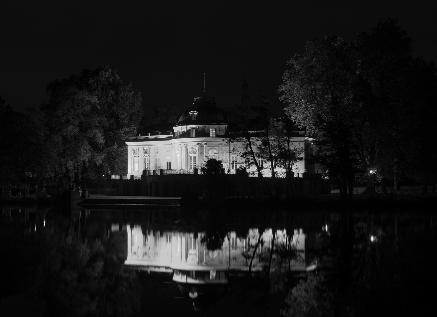 Schloss Monrepos in der Nacht (I)