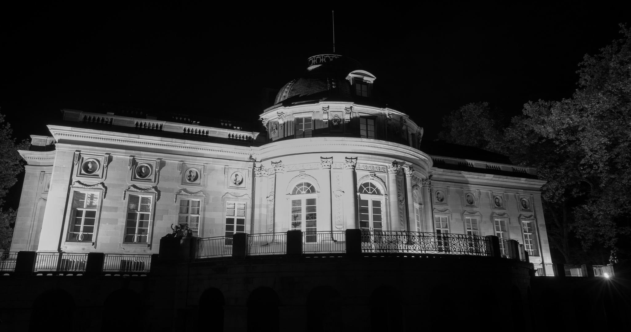 Schloss Monrepos in der Nacht (I)