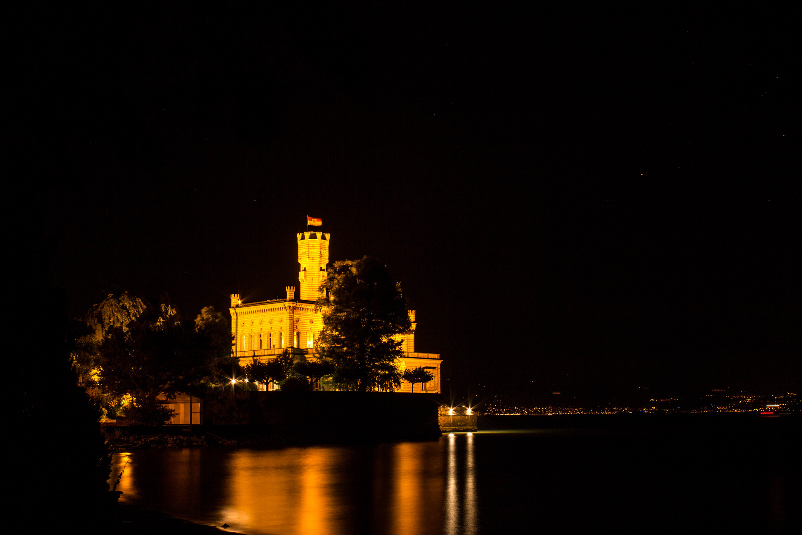 Schloss Montfort bei Nacht