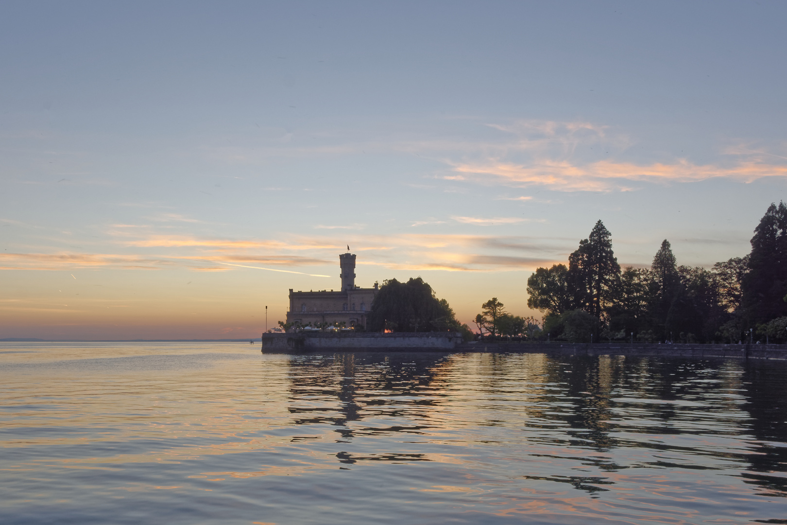 Schloss Montfort im Abendlicht