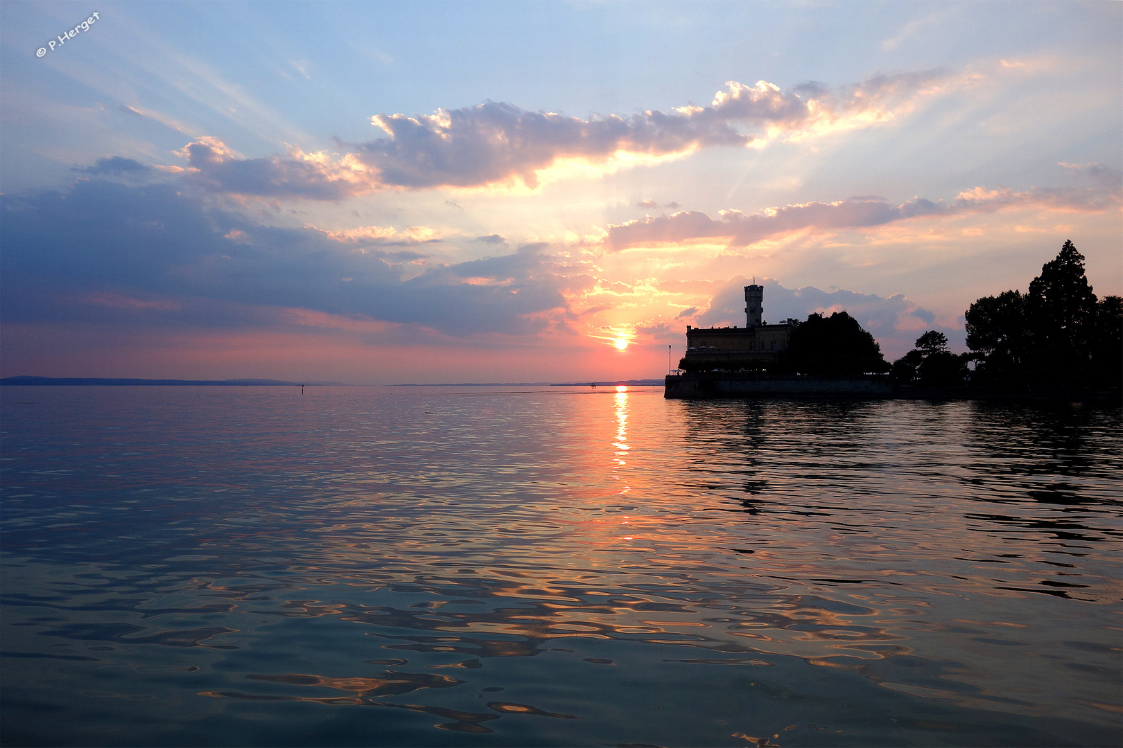 Schloss Montfort im Sonnenuntergang