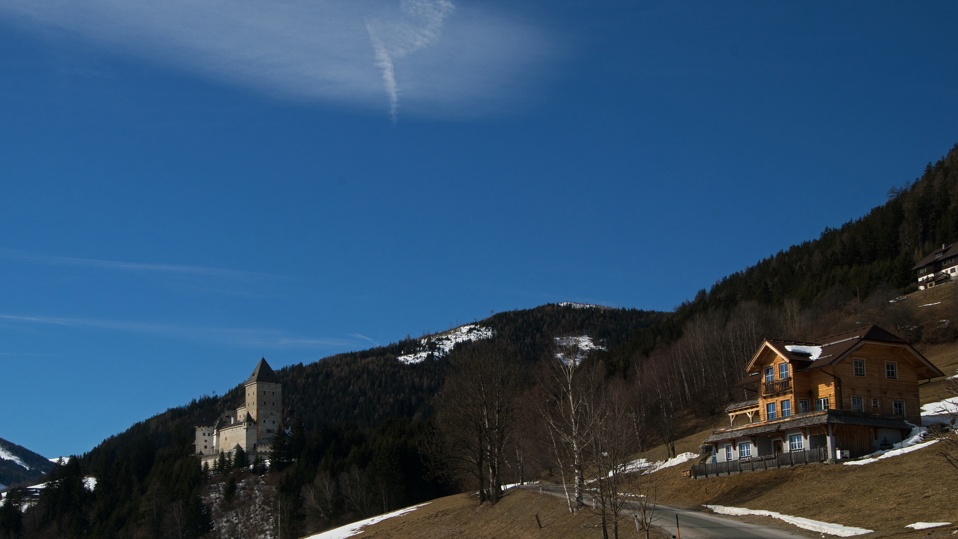 Schloss Moosham mit Holzhaus