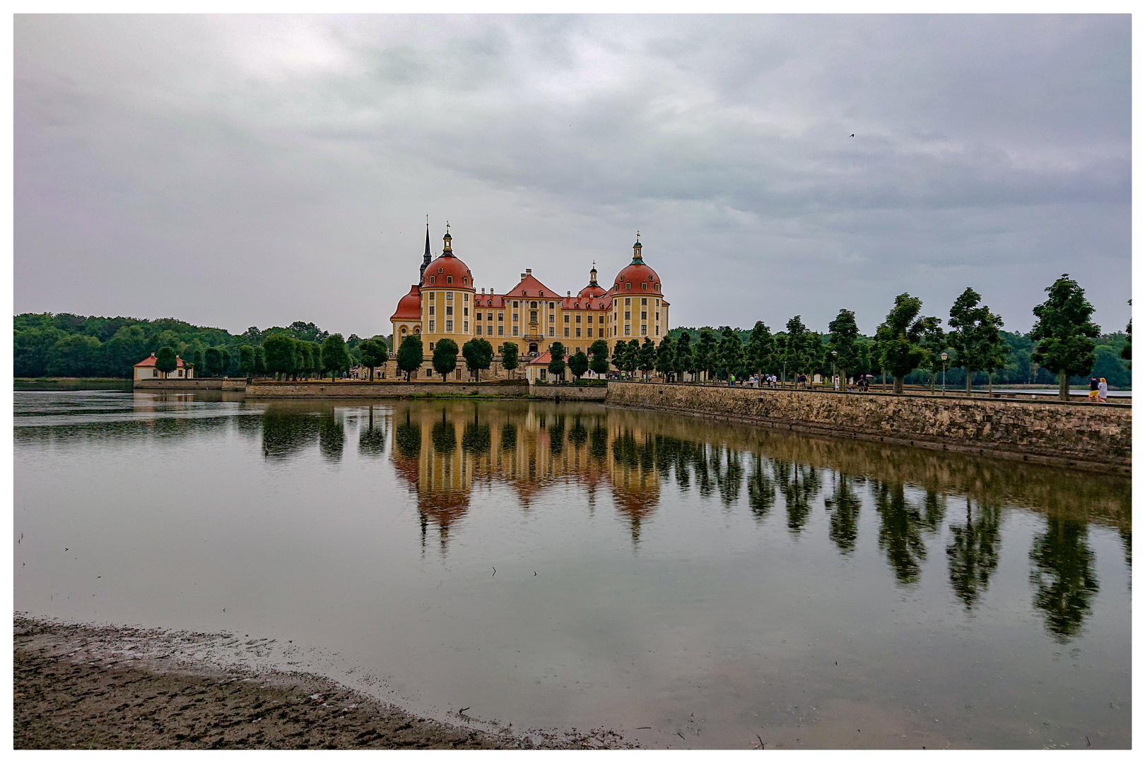 Schloss Moritzburg - gespiegelt im strömenden Regen