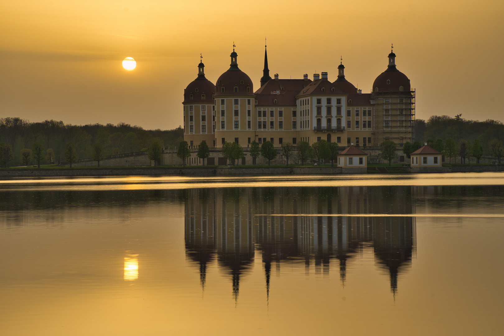 Schloss Moritzburg im Saharastaub