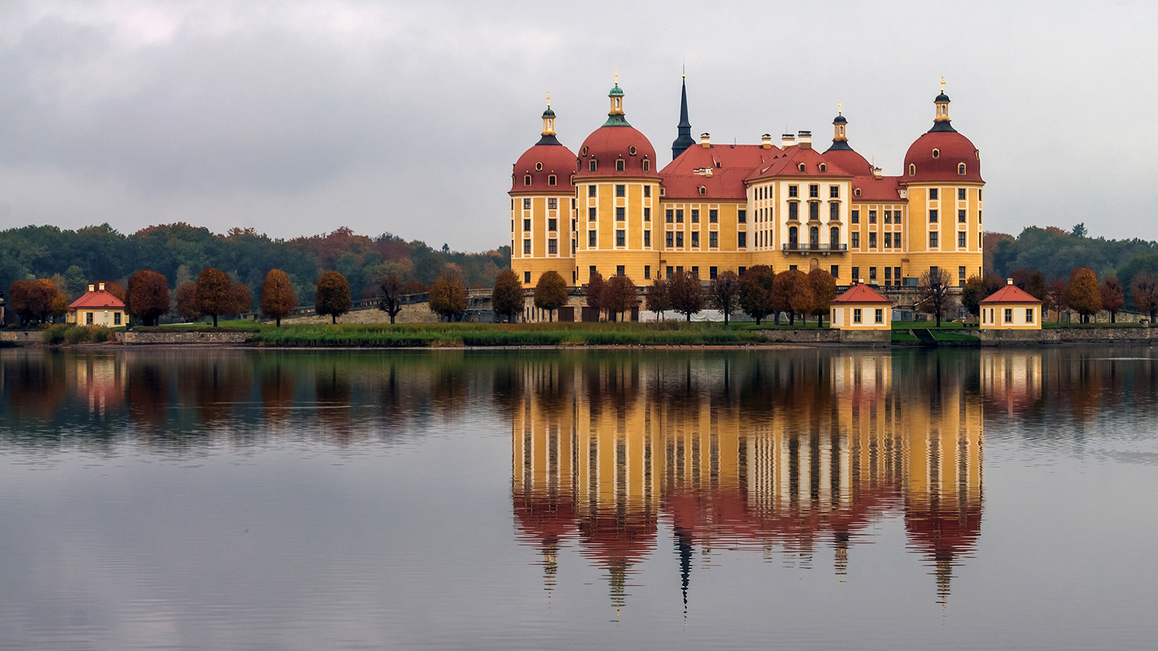 Schloss Moritzburg, Seitenansicht