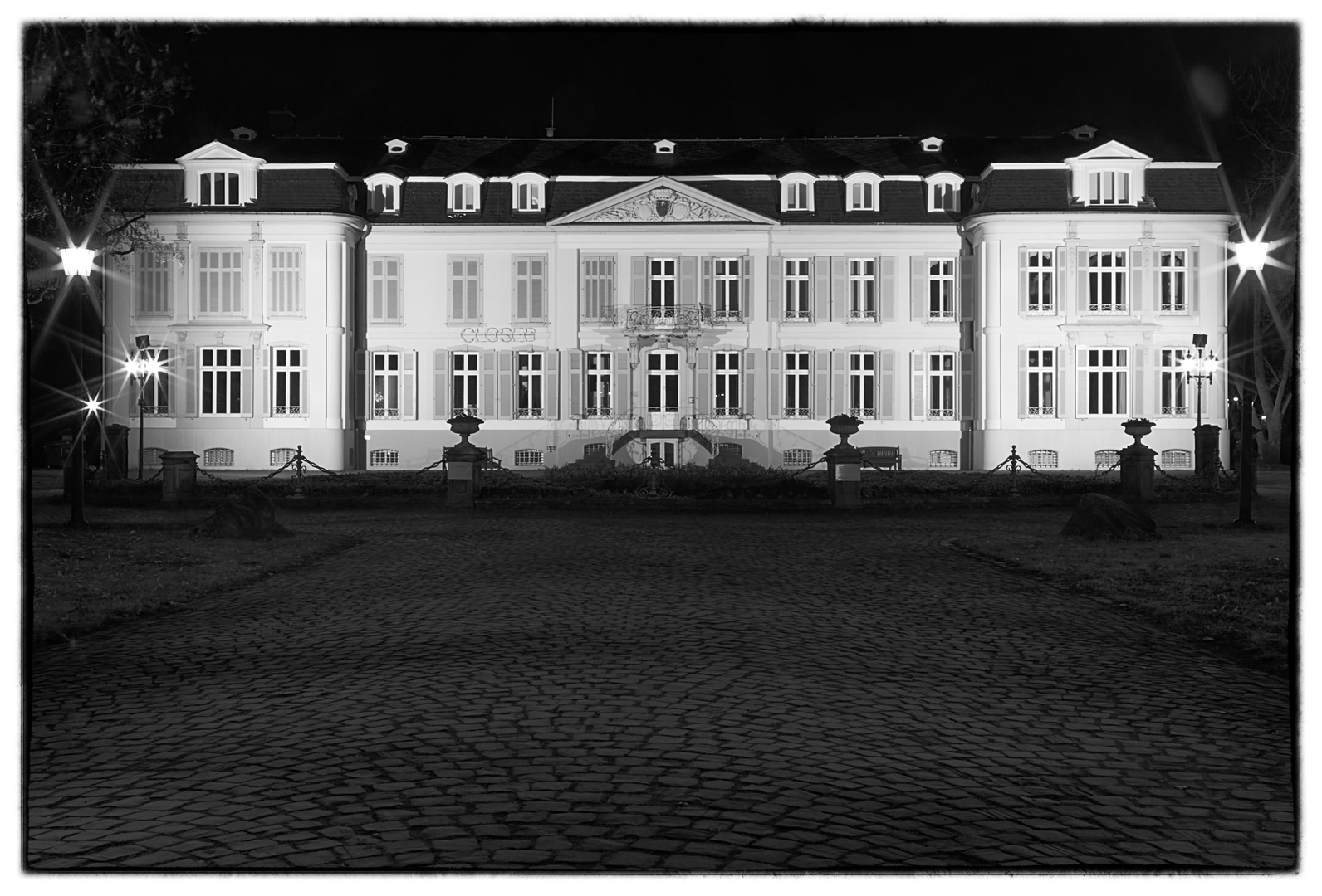 Schloss Morsbroich bei Nacht