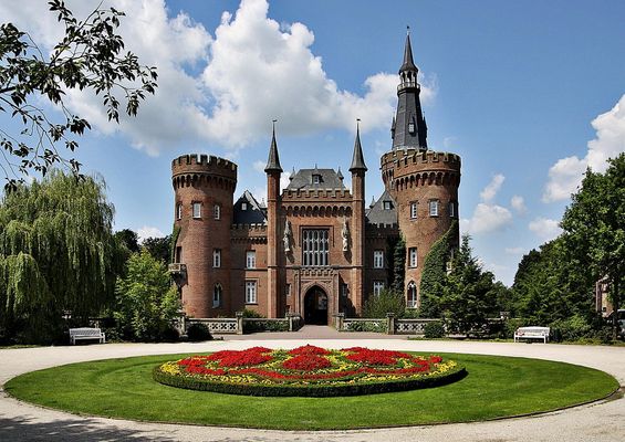 Schloss-Moyland