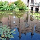 Schloß Moyland - im Burggraben gespiegelt