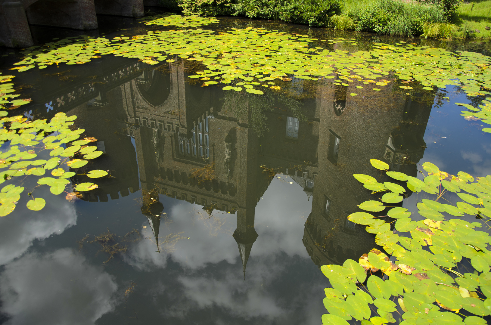 Schloss Moyland im Wasser