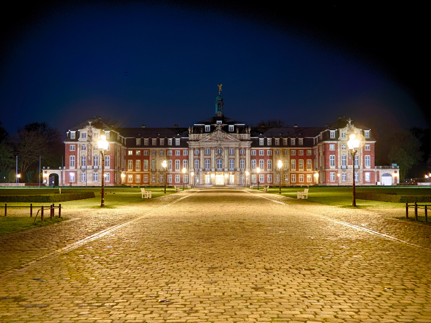 Schloss Münster bei Nacht