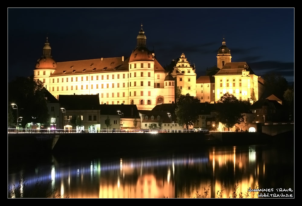 "Schloss Neuburg" bei Nacht