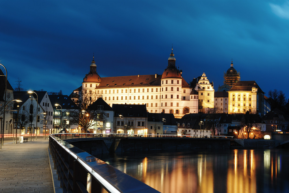 Schloss Neuburg bei Nacht