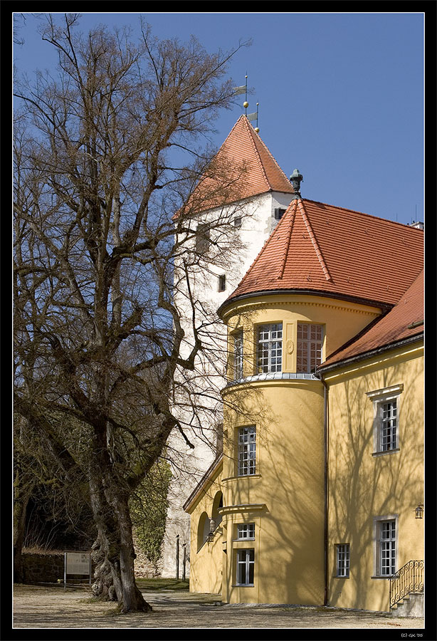 Schloss Neuburg - Innenhof zum Nordturm