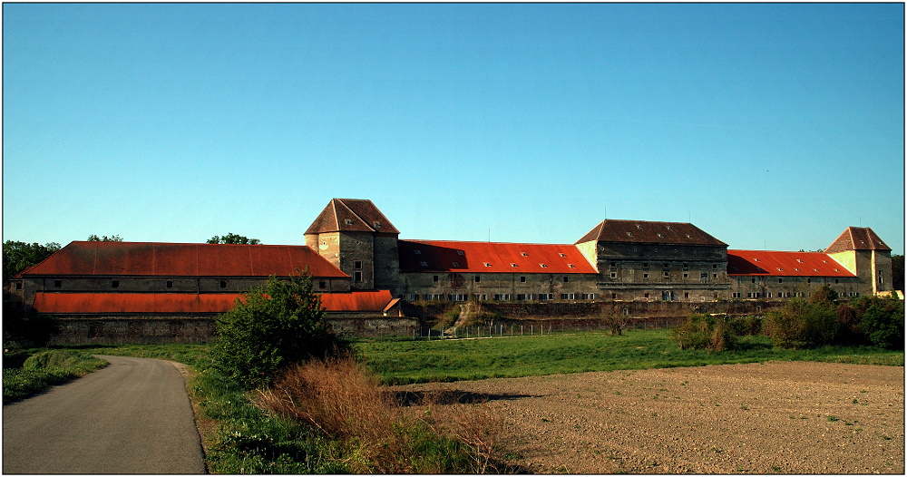 ... Schloss Neugebäude ....