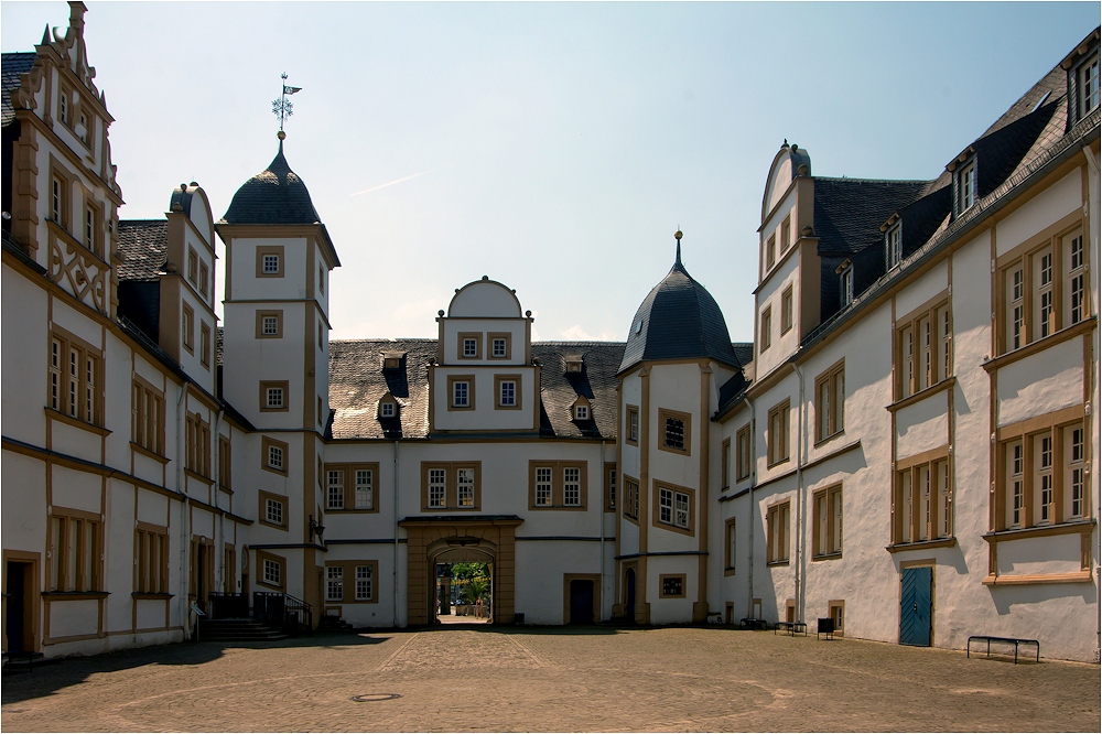 schloss neuhaus (3)