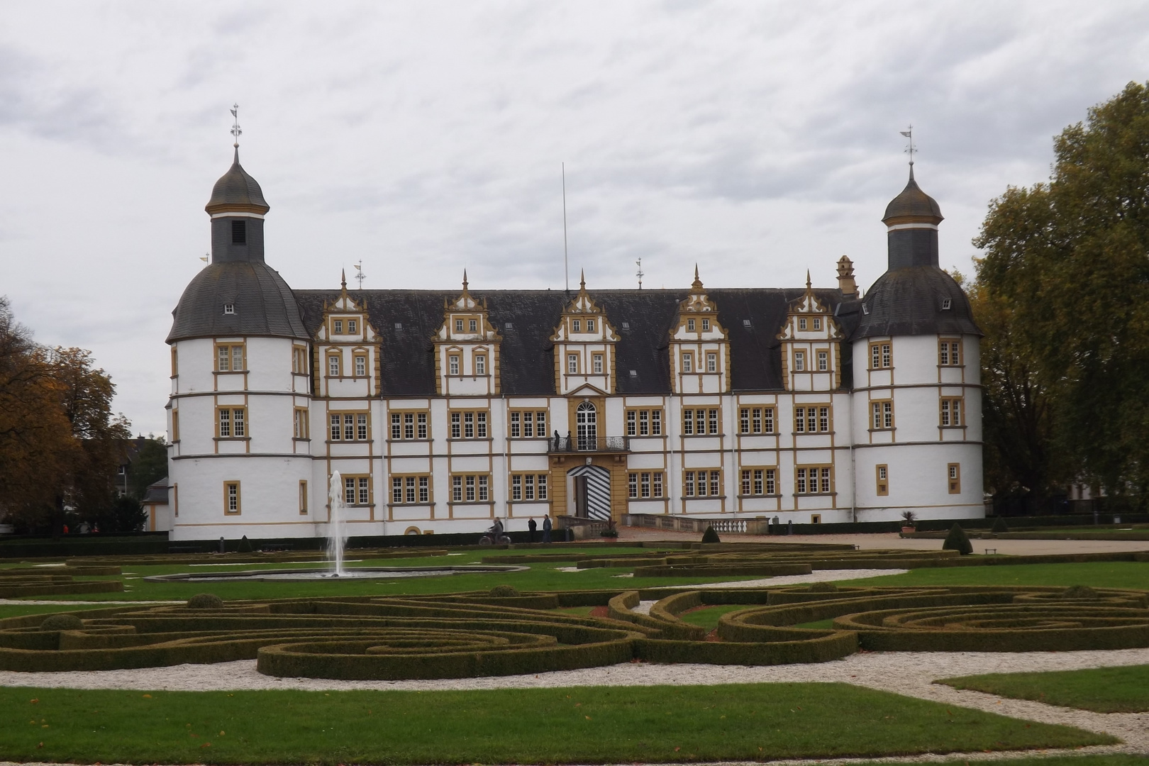 Schloss Neuhaus