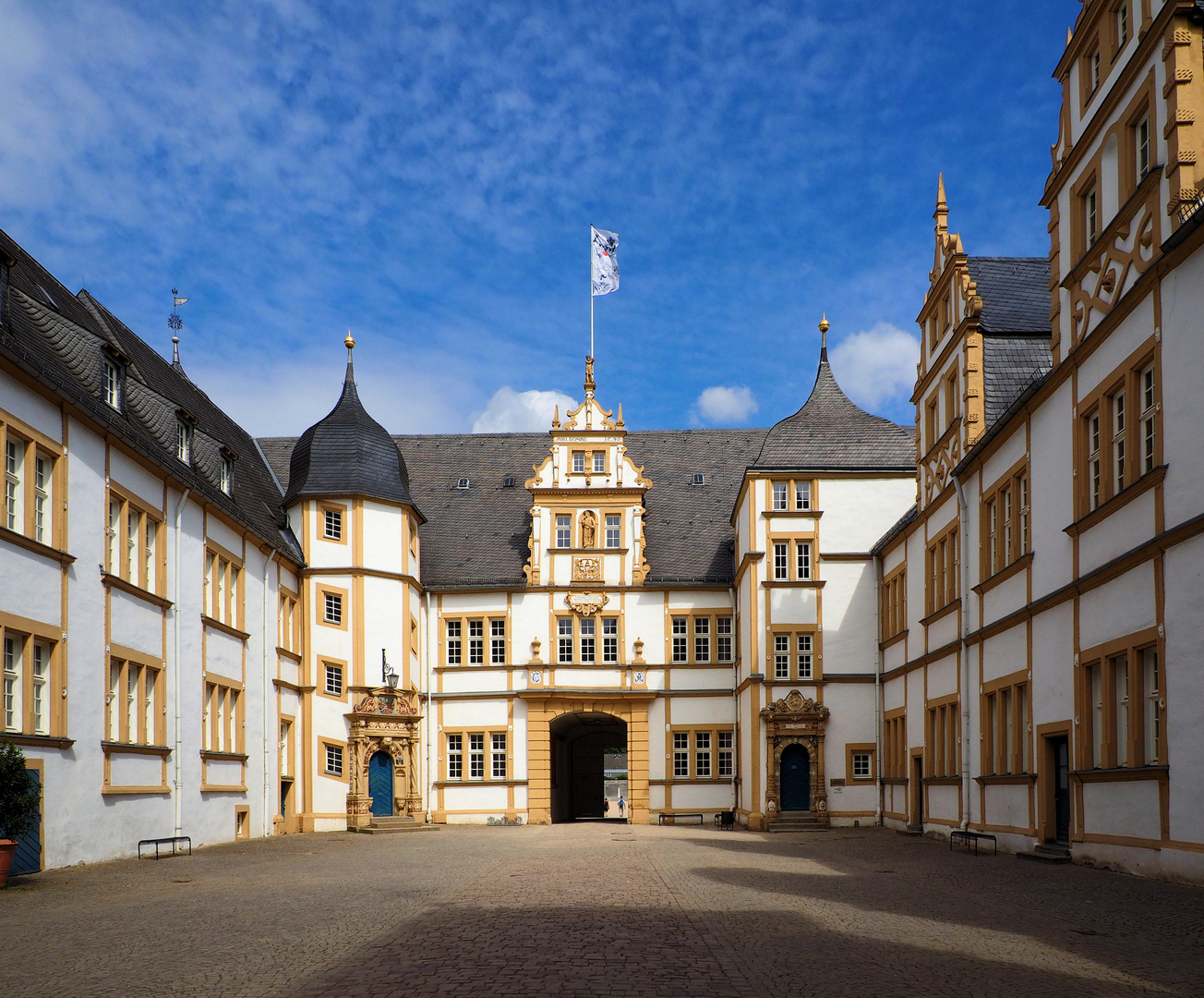 Schloss Neuhaus 