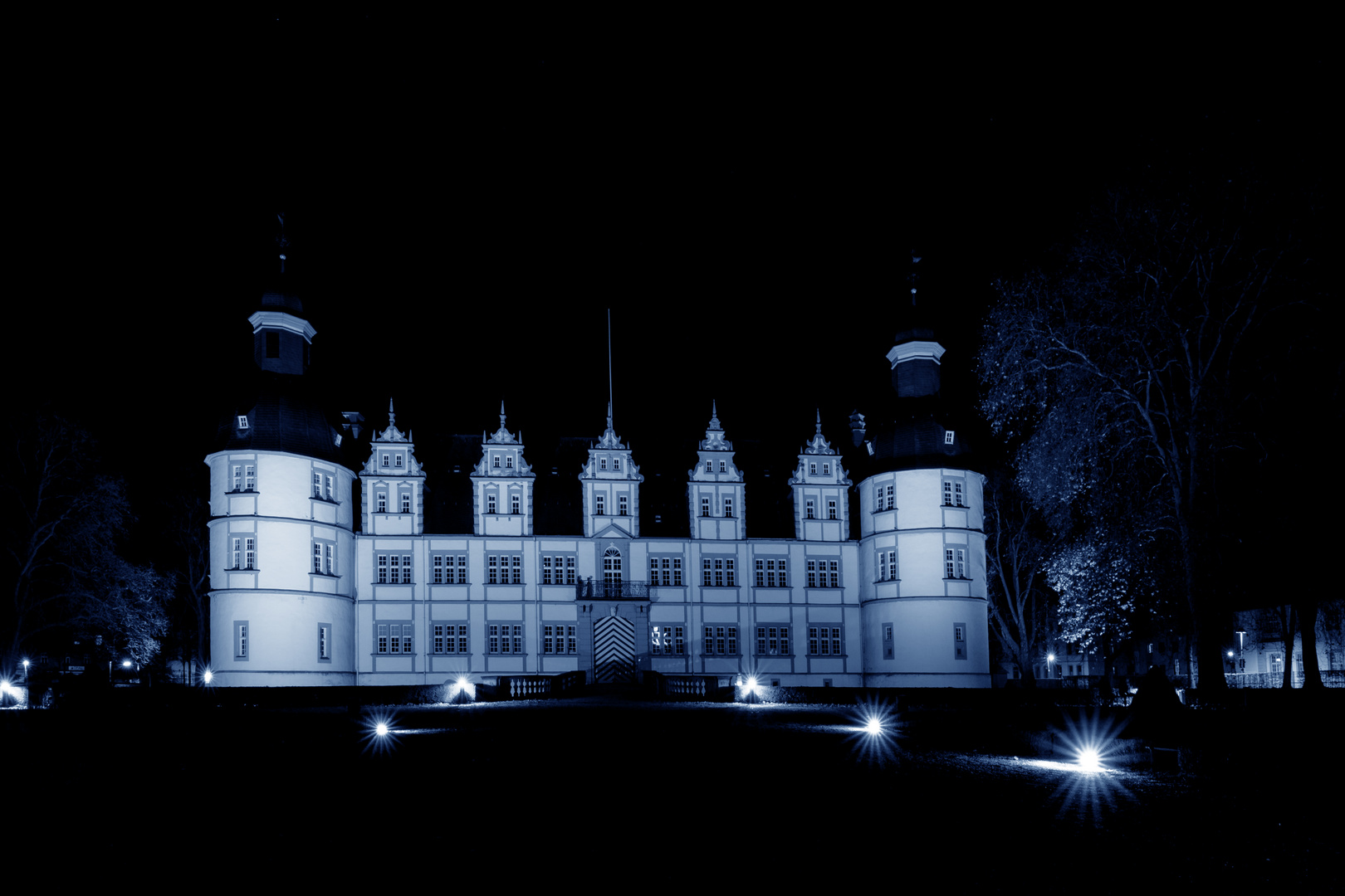 Schloss Neuhaus bei Nacht 