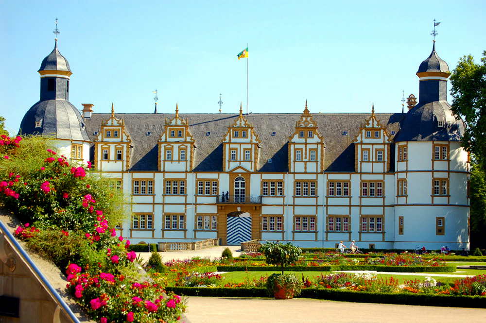 SCHLOSS NEUHAUS BEI PADERBORN