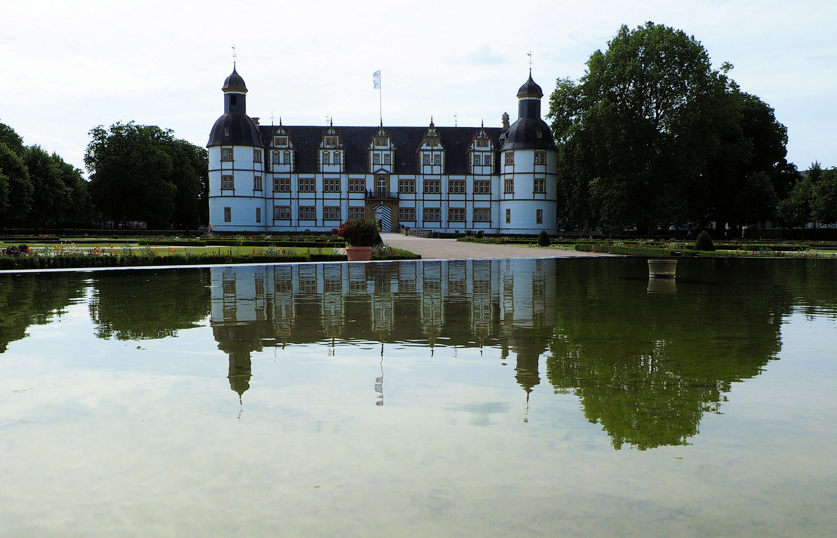 Schloss Neuhaus bei Paderborn  zum Spiegeltag...