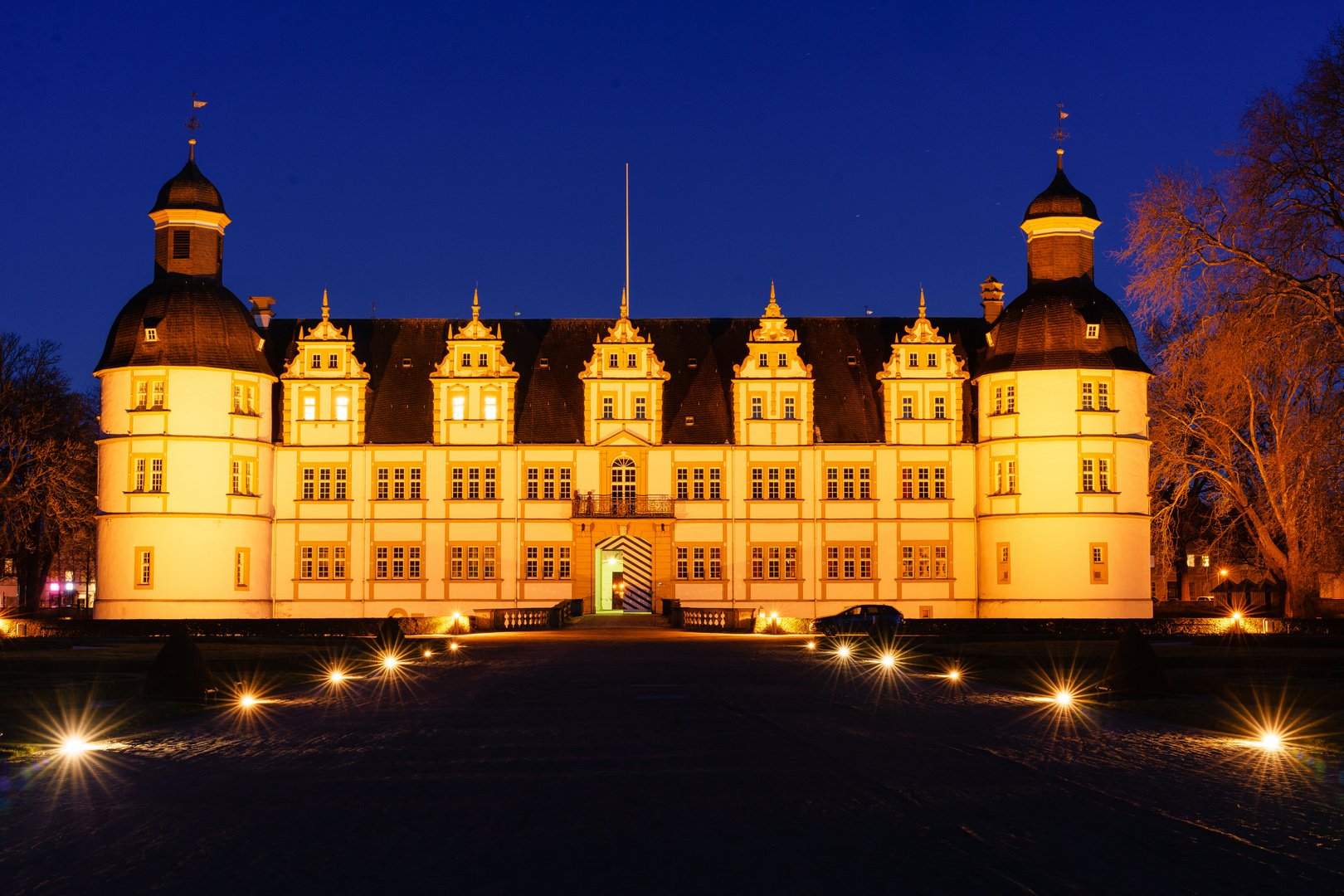 Schloss Neuhaus bei Parderborn zur blauen Stunde (I)