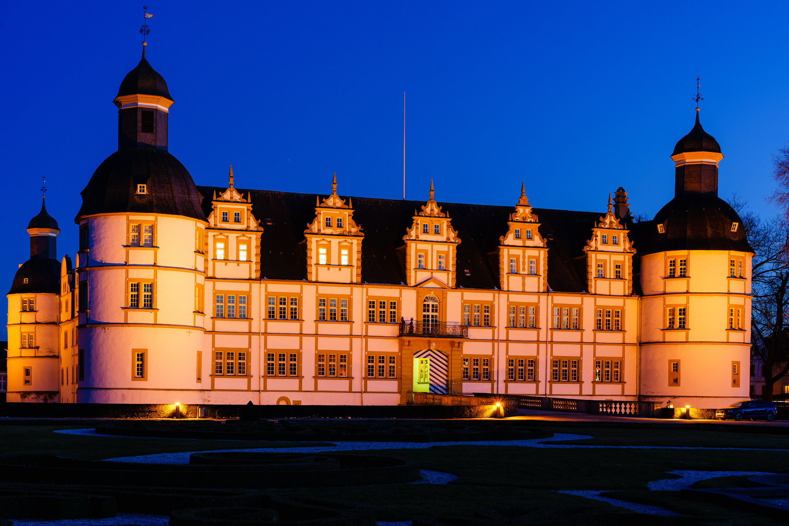 Schloss Neuhaus bei Parderborn zur blauen Stunde (II)