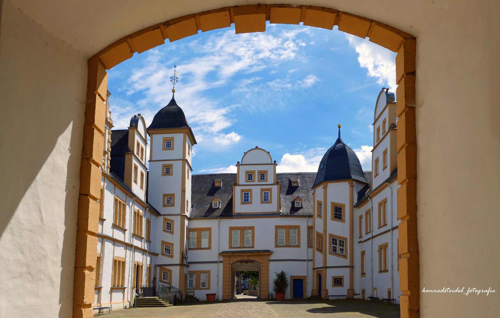 Schloss Neuhaus 