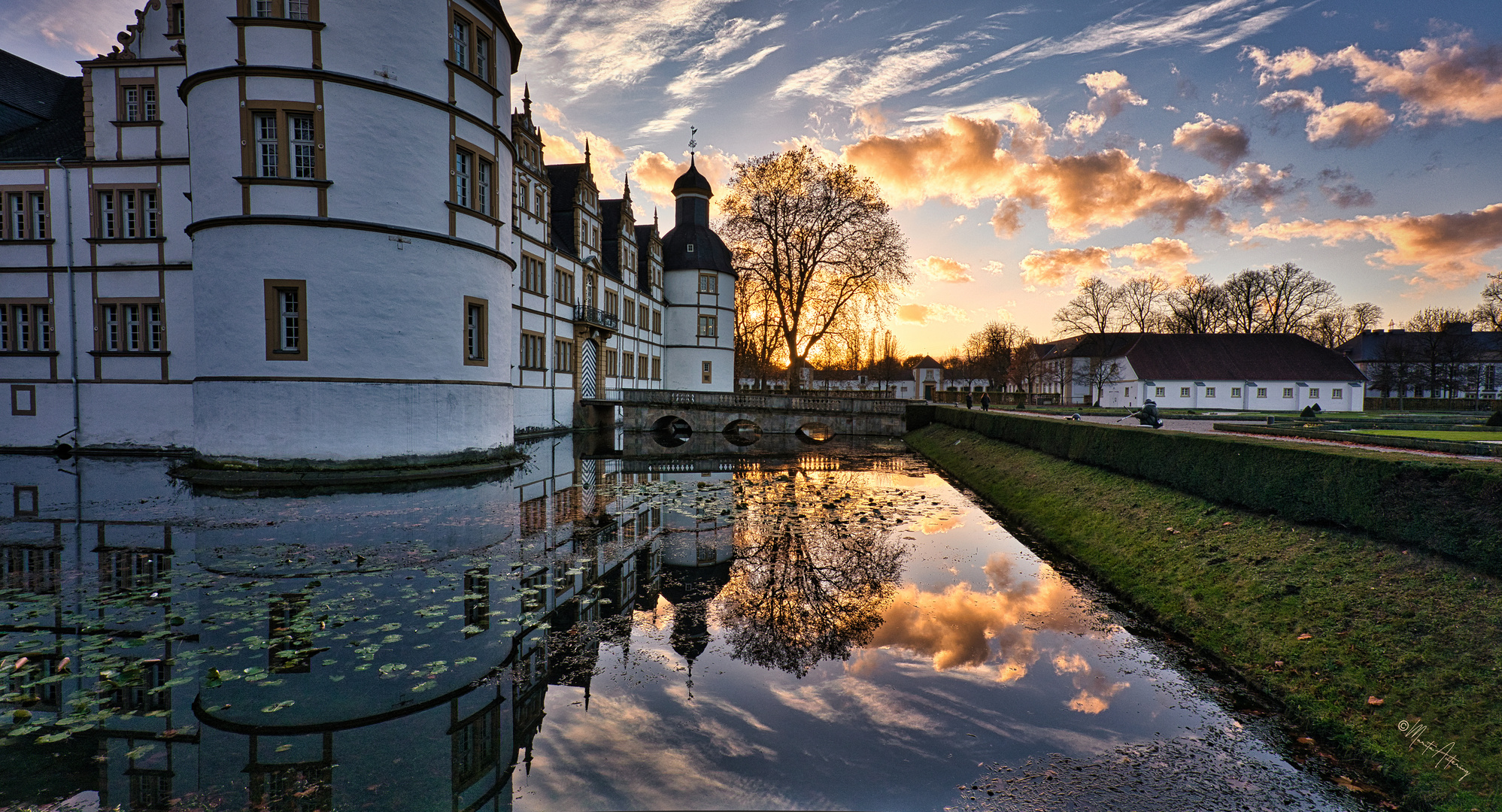 Schloß Neuhaus im Abendlicht