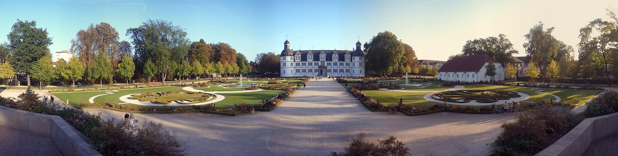 Schloss Neuhaus mit Barockgarten