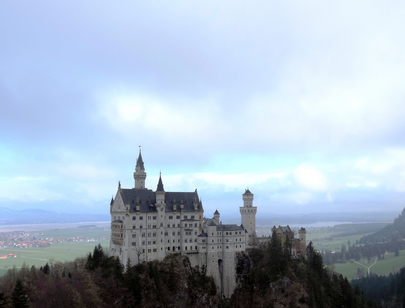 Schloss Neuschwanstein von der Marienbrücke aus gesehen ( 20.04.14 )