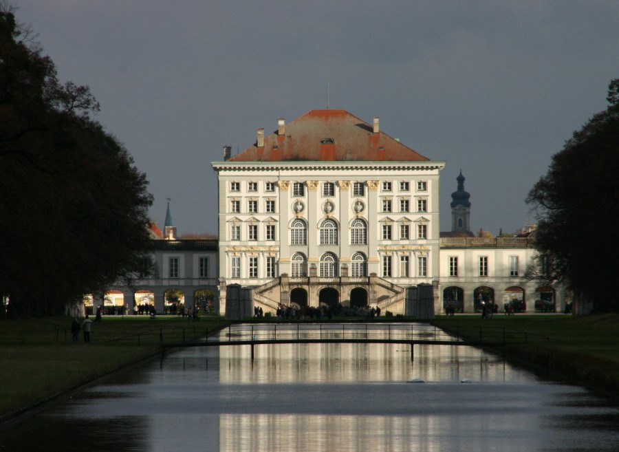 Schloß Nymphenburg im Abendlicht.