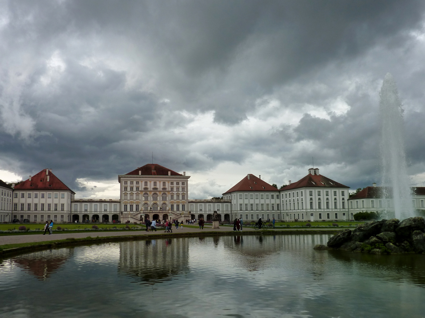 Schloß Nymphenburg/München bei diesjährigem Sommerwetter