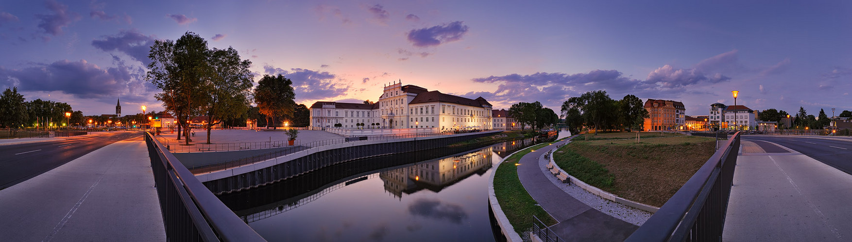 Schloss Oranienburg am Abend