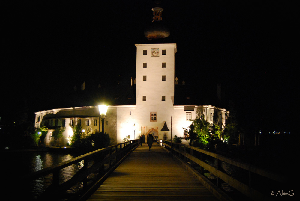 Schloß Ort bei Nacht