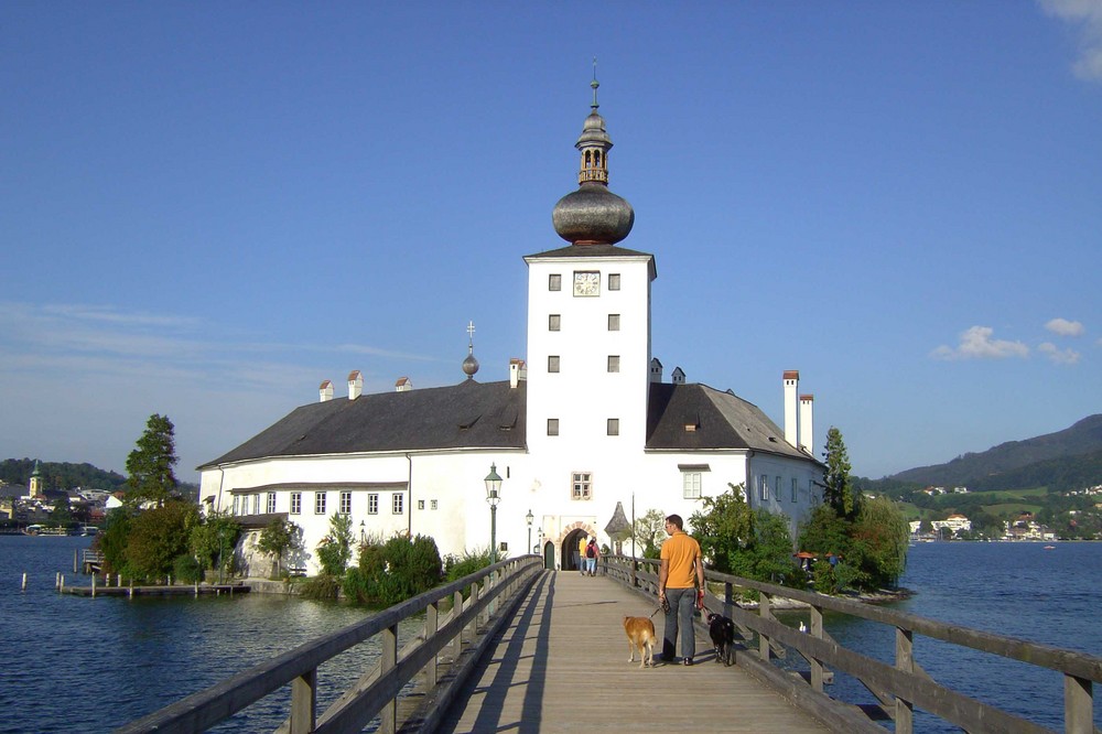 SCHLOSS ORT im Traunsee