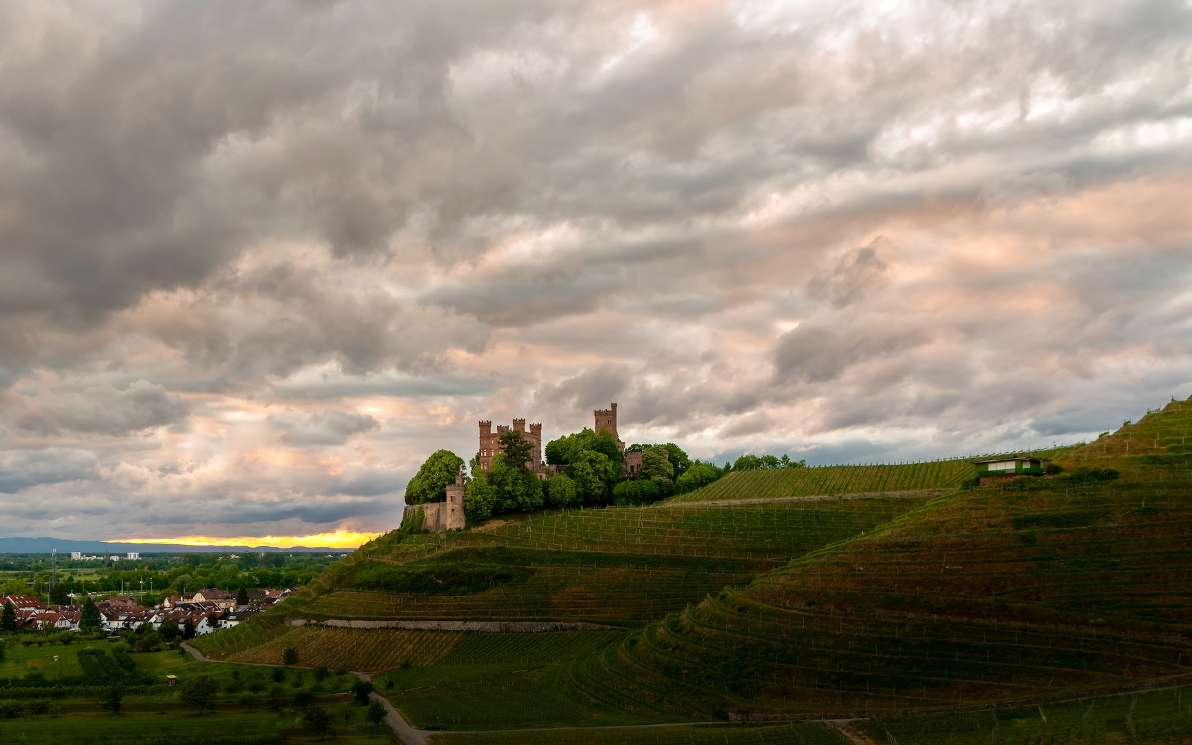 Schloss Ortenberg abends.