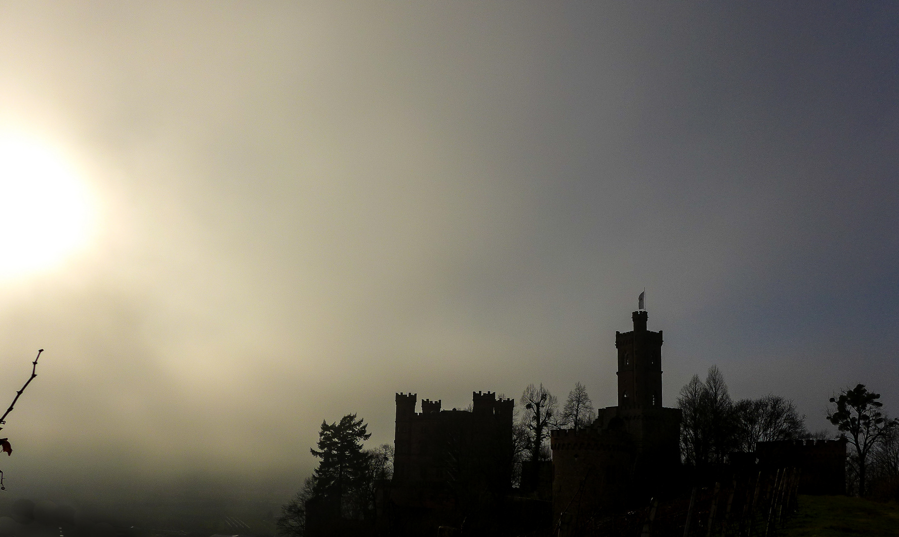 Schloss Ortenberg im Nebel