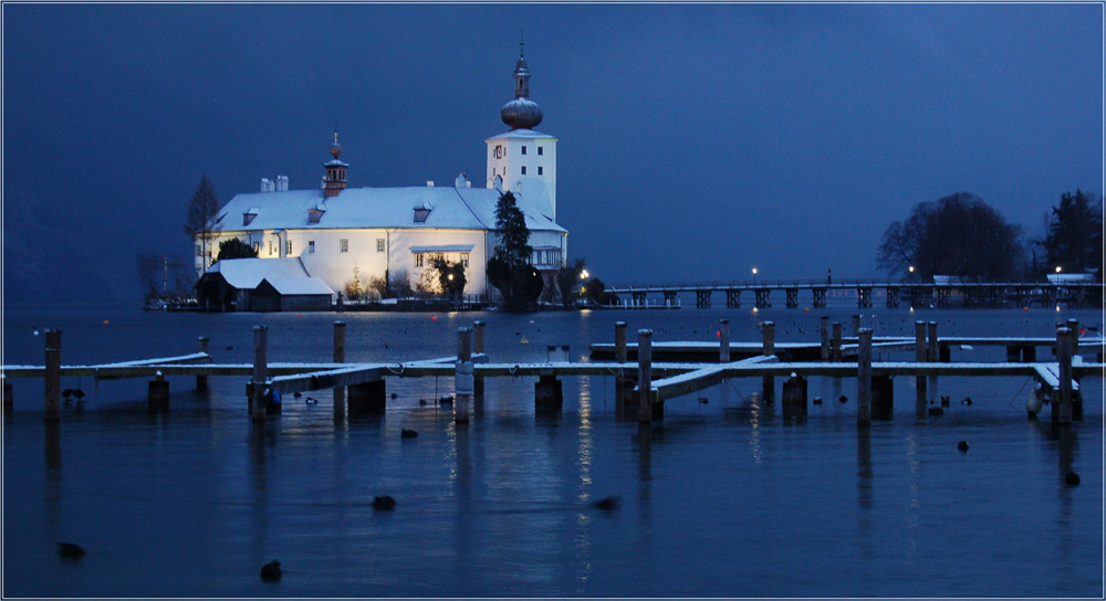 Schloss Orth by night