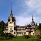 Schloss Peles; malerisch gelegen nordwestlich der Stadt Sinaia/Rumänien