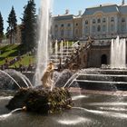 Schloss Peterhof mit Neptunbrunnen