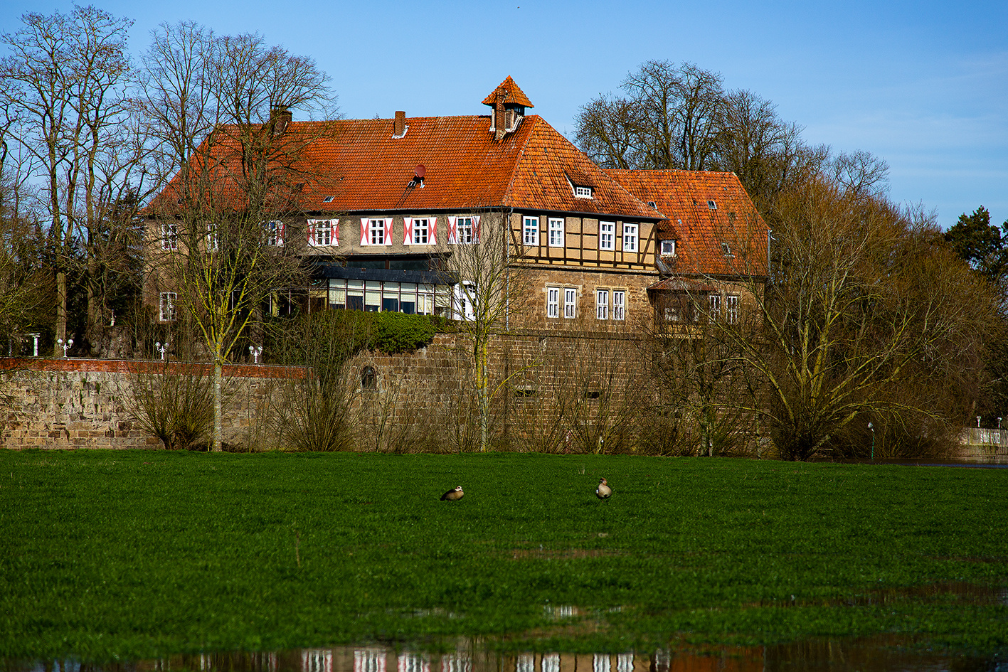 Schloss Petershagen mit Hochwasser